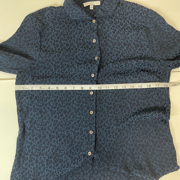 Current Air Blue Animal Print Blouse Ruffle Asymmetric Sleeve Size Small - Picture 5 of 7